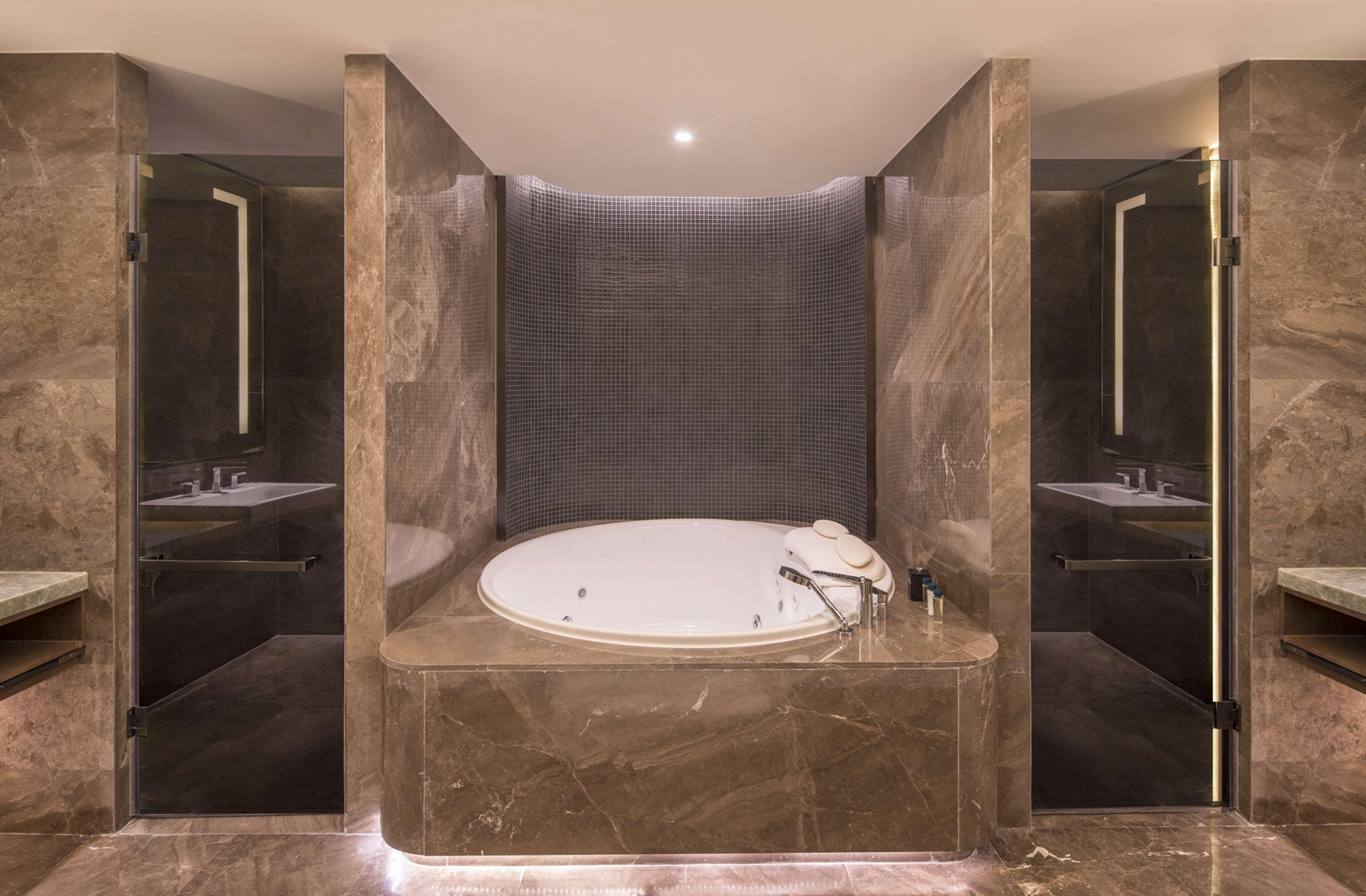 Doubletree By Hilton Hotel Shenzhen Longhua, Near Huawei, Foxcnn, Shenzhen North Railway, Uniwalk & Uniworld Shopping Mall, Sam'S Club Exteriér fotografie